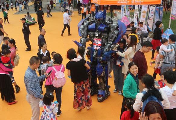 Áo khoác robot mô hình Transformer 2 – công viên giải trí VGTrides