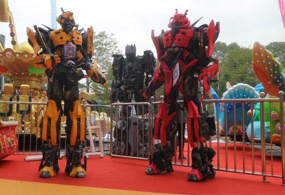 Áo khoác robot mô hình Transformer – công viên giải trí VGTrides