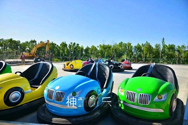 Xe BMW điện đụng – công viên giải trí VGTrides